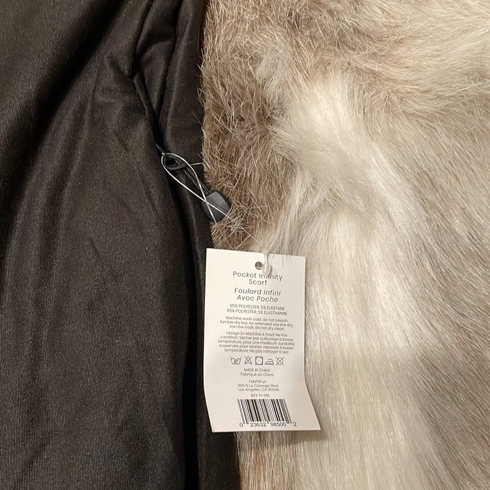Beyond Yoga Infinity Scarf with pocket NWT $50 - Picture 9 of 11